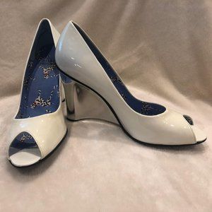 Stuart Weitzman White Pump Wedge size 8